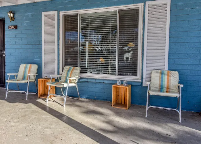 Hotel Gorgeous Close To Bushmaster Park!