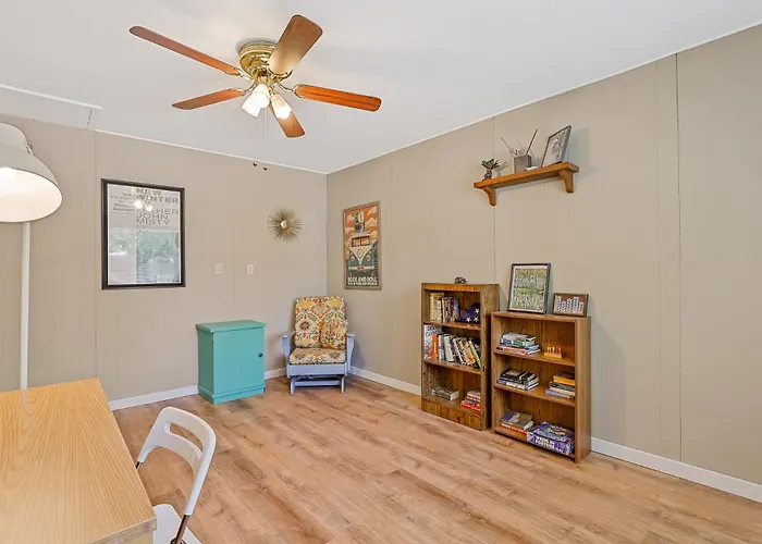 Gorgeous Close To Bushmaster Park!