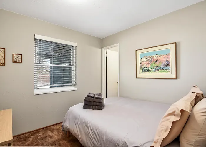 Gorgeous Close To Bushmaster Park!