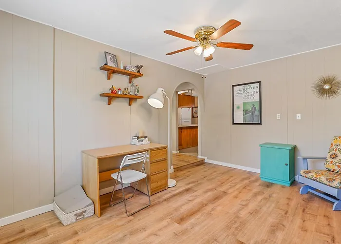 Gorgeous Close To Bushmaster Park! Hotel 3*