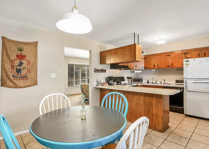 Gorgeous Close To Bushmaster Park! Hotel 3*